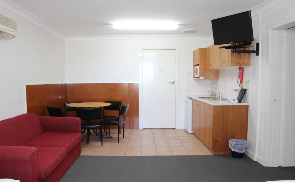 The Pioneer Way Motel