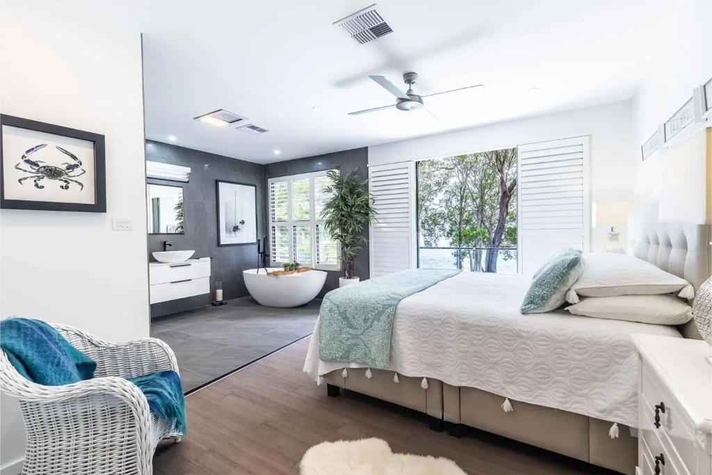 'Ambience on the Waterfront', 14 Danalene Pd - Prestige waterfront property