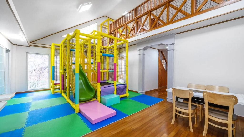 Hongcheon Gureumsokeui Sanchek Kids Poolvilla