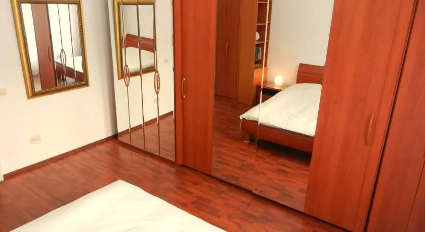 Redlotus Accommodation-Old City Inter2