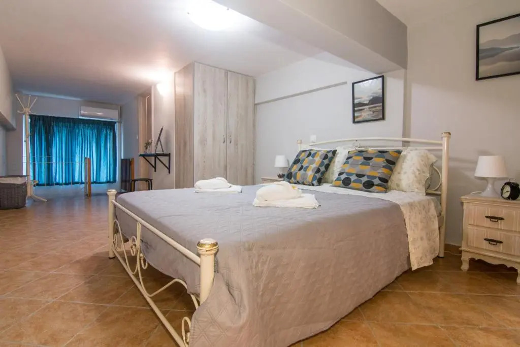 Loft renovated flat 5' from the old town Corfu
