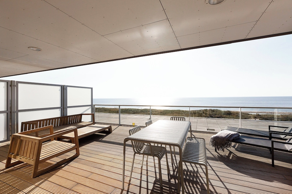 Luxury Seaview Apartment for 4