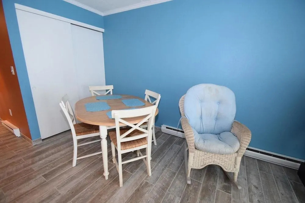 Oceanwalk East 411 1 Br Condo By Redawning