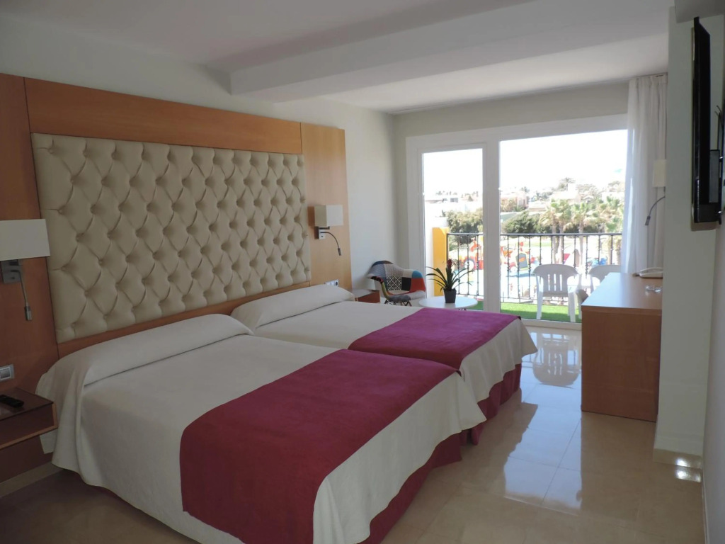Mediterraneo Bay Hotel & Resort