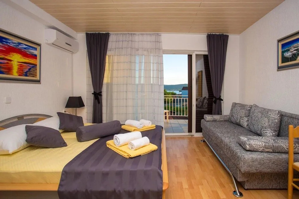 Lanterna Rooms