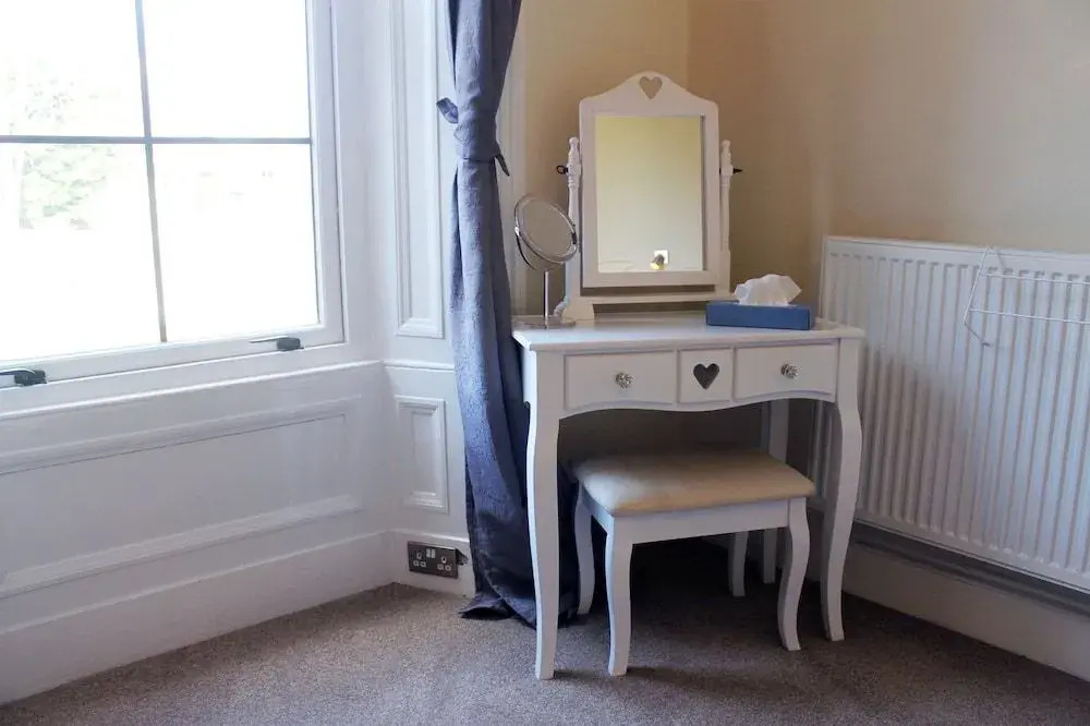 Silver Lining - Gilmore Place Apartment