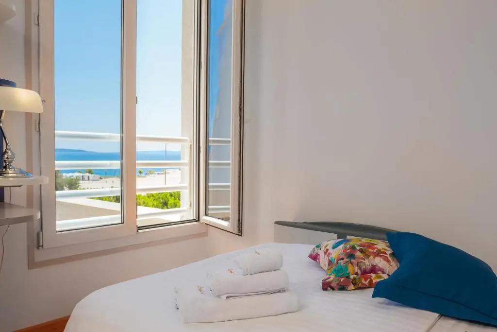 Seaside Apartment Gold 1row