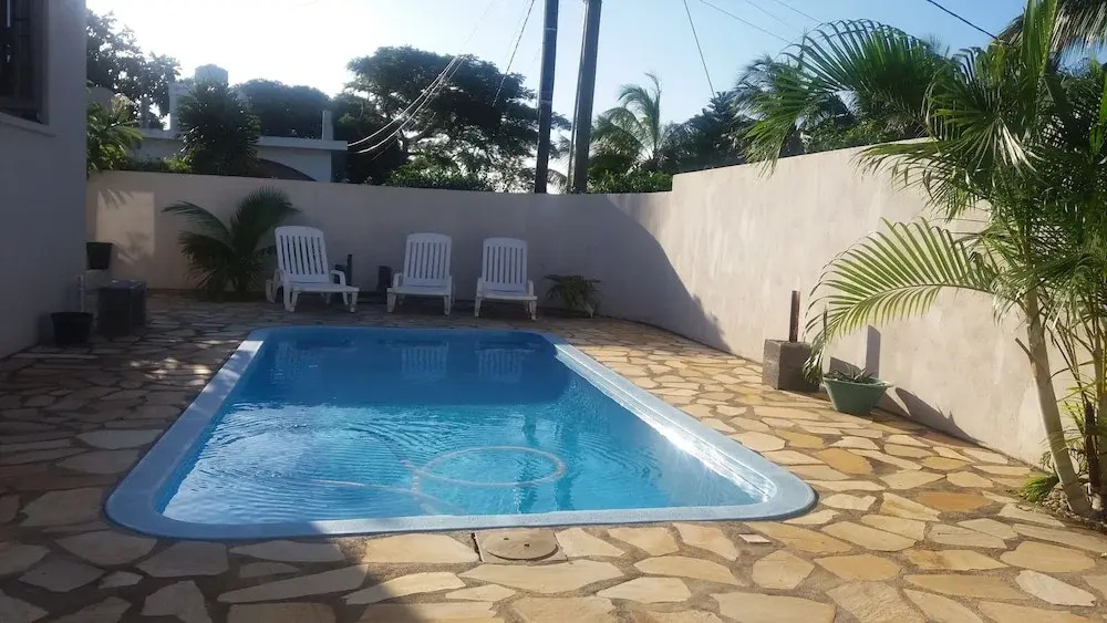 Sunny Private First Floor 1-br Beach Apartment With Spacious Balcony, Pool, Wifi