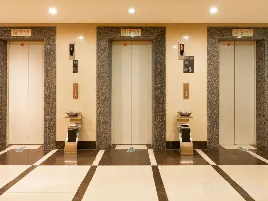 City Comfort Inn Hotel (Liuzhou Five Star Pedestrian Street Zhonghuan Building)