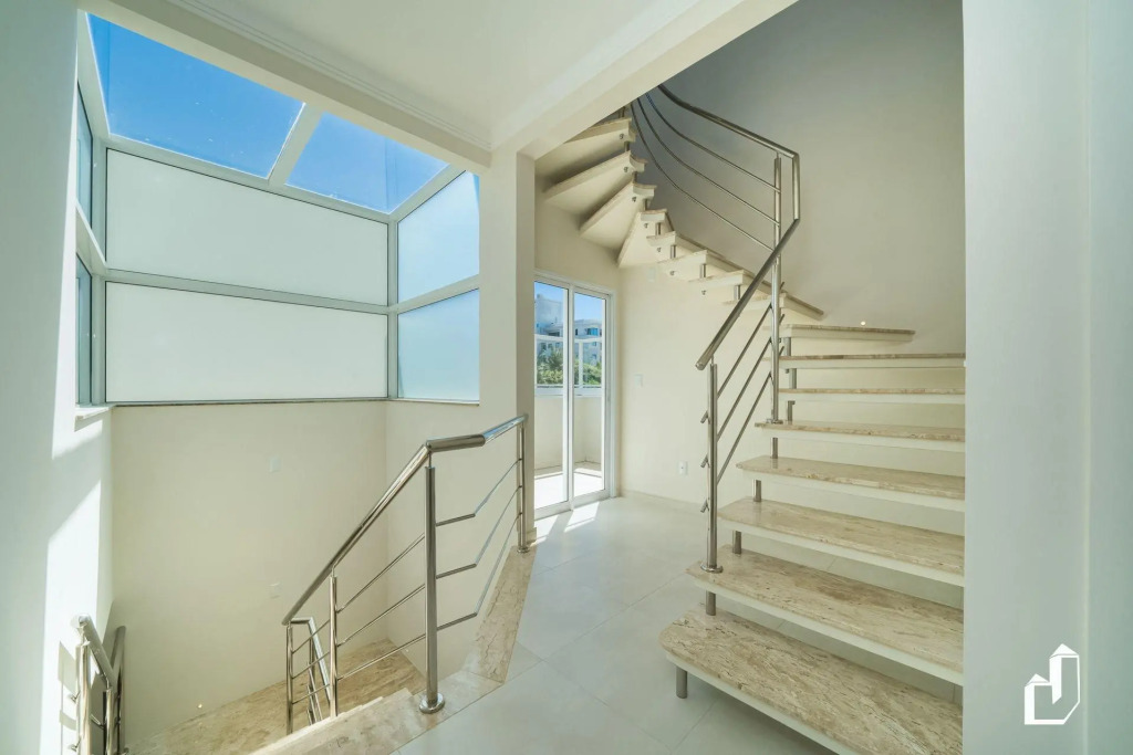 Casa com 05 dormitórios