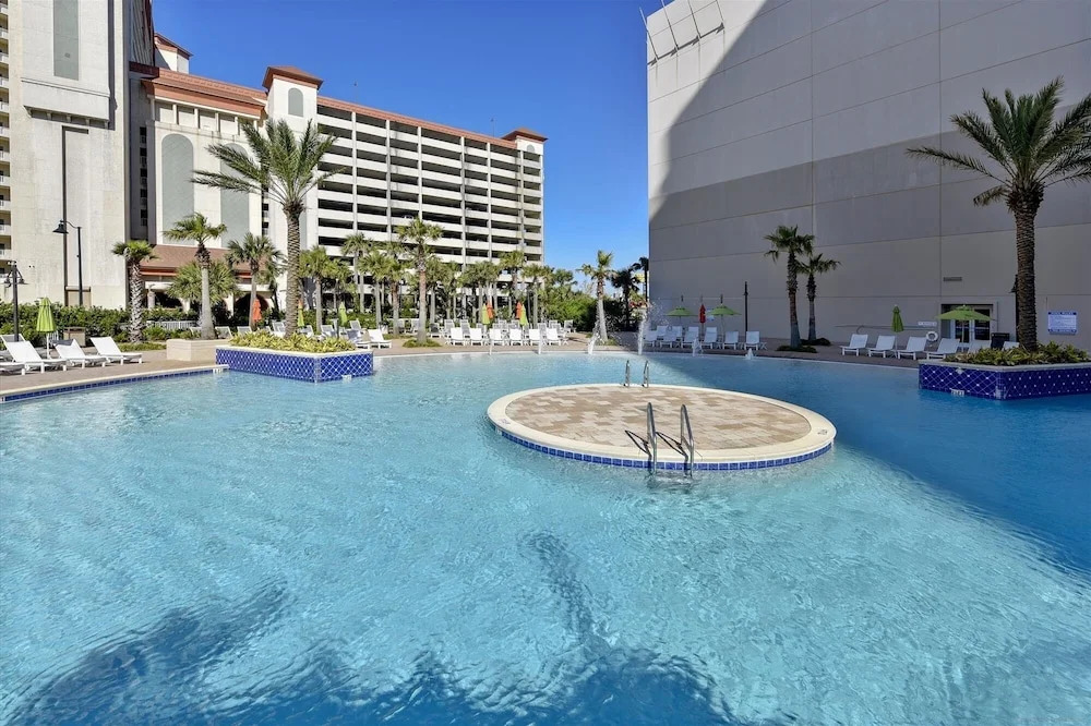 Laketown Wharf 338 3 Bedroom Condo