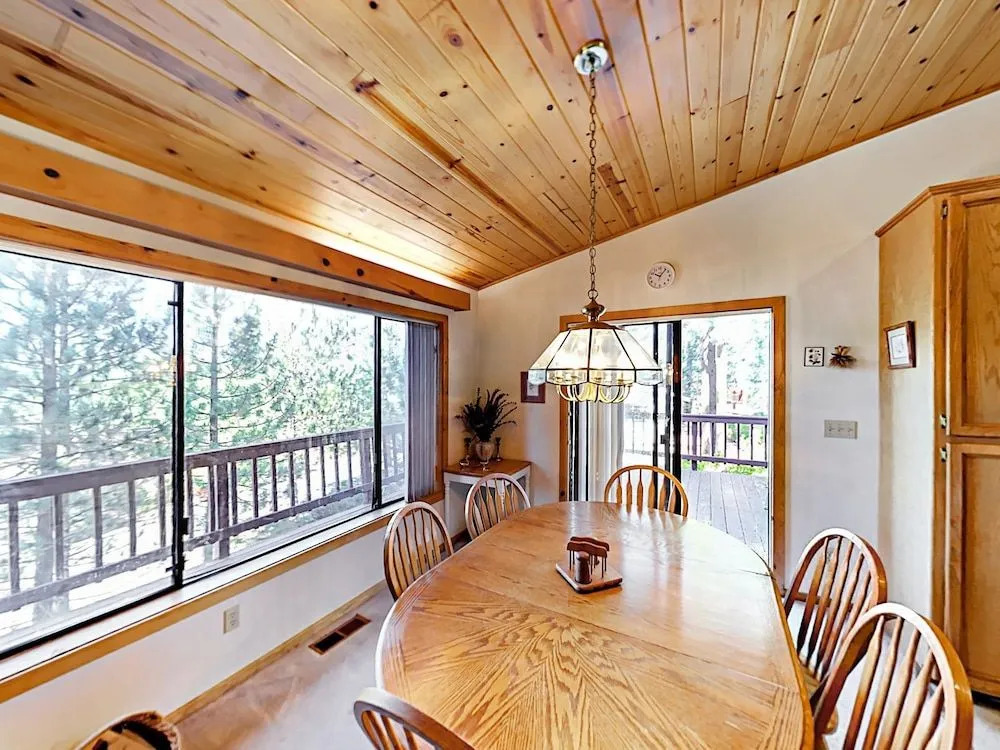 4BR South Lake Tahoe Multi Level House by RedAwning