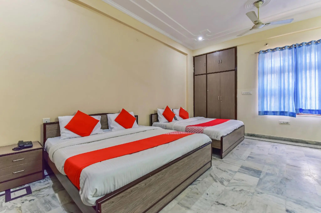 OYO 79437 Hotel S R