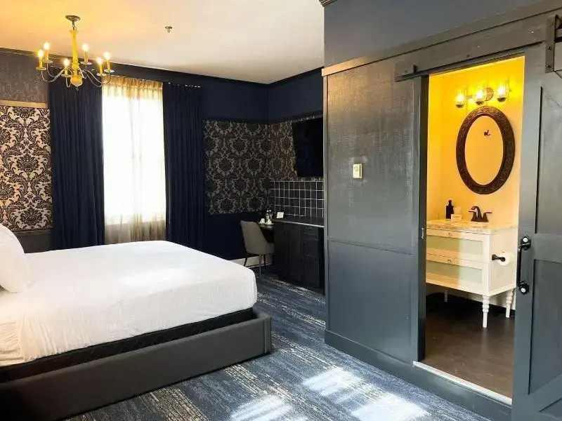 Midnight Sun, a Coast Hotel