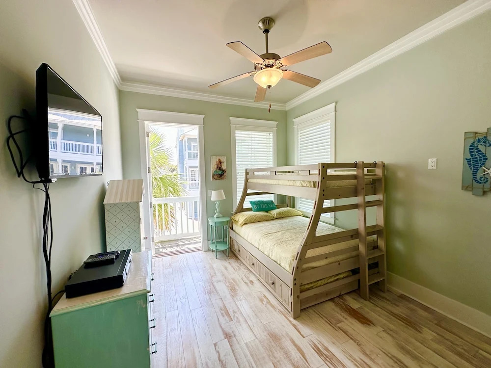 Casa Bella 5 Bedroom Home by RedAwning