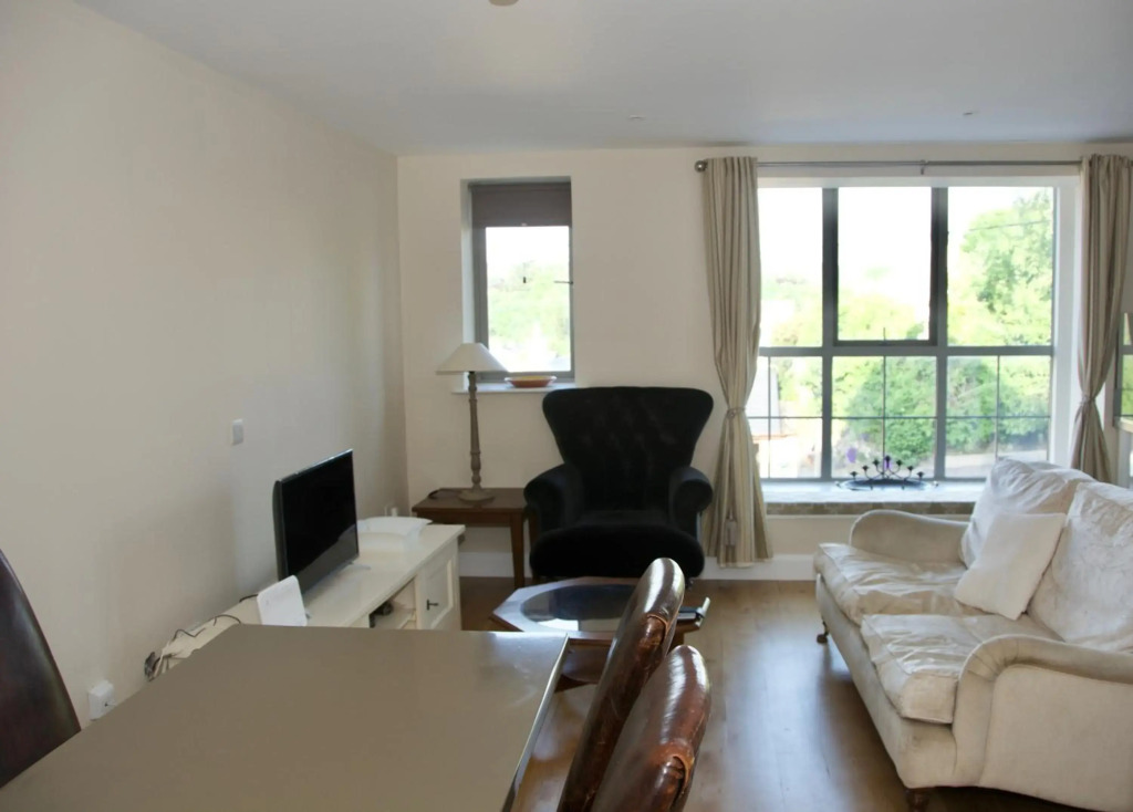 Oakleigh House, Apartment 1