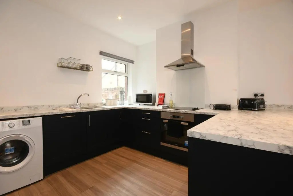 Morden house close to City centre & The Peaks
