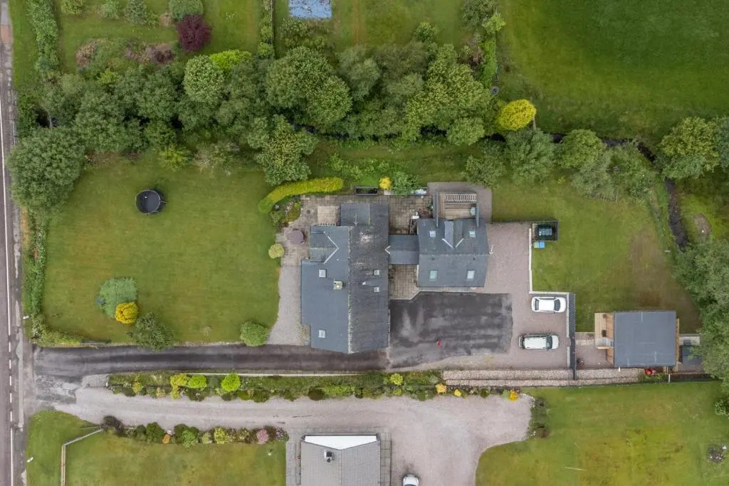 Allt Mor Rentals - Chalet with hot tub, And Studio Apartment no hot tub