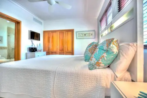 Oceanfront Apartment Turquesa A201