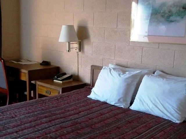 Red Carpet Inn Dix