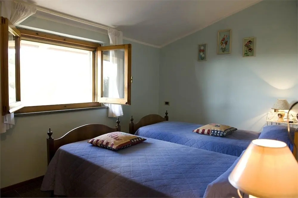 Villa Trasimeno with pool and lake view