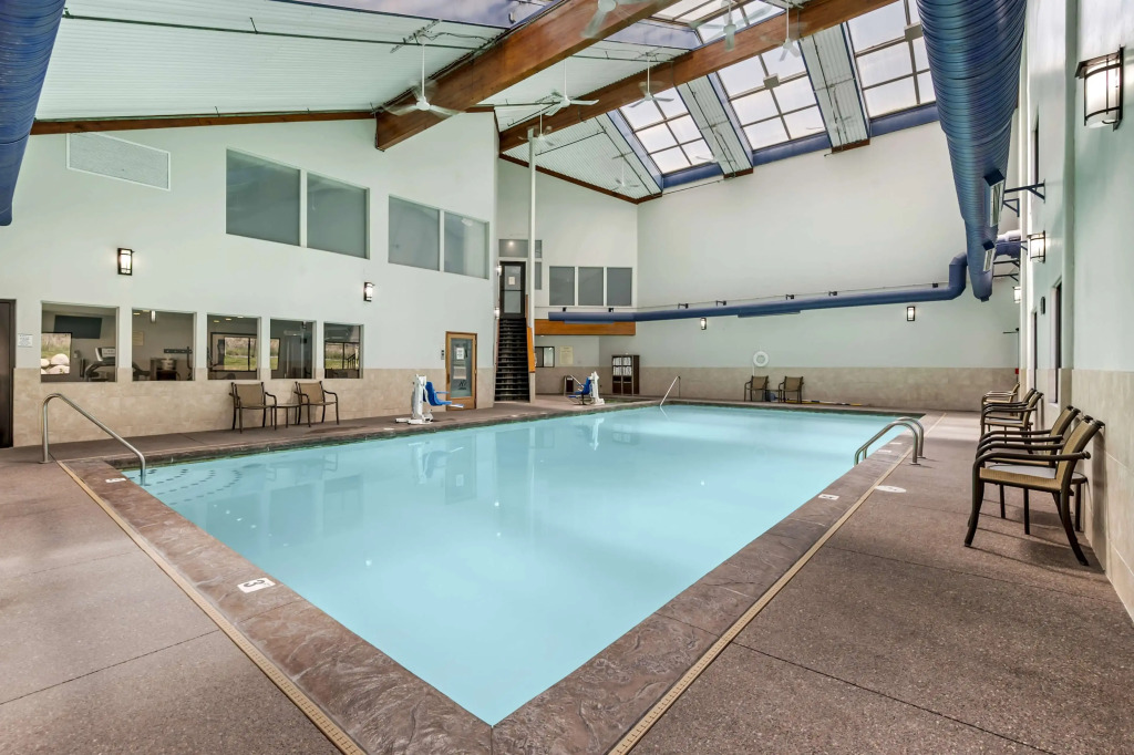 Eagle Lodge and Suites