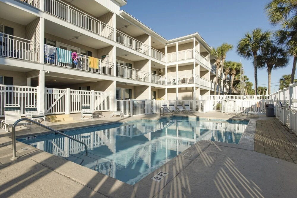 Grand Caribbean West 215 1 Bedroom Condo by Redawning