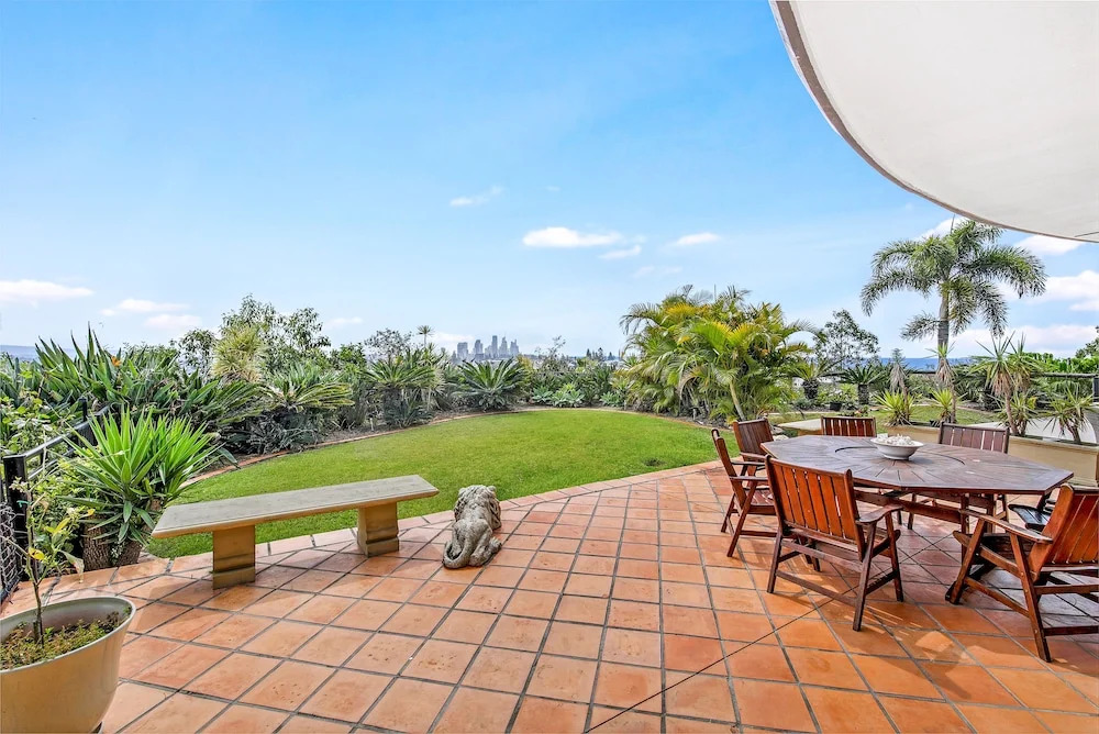 Stunning Ocean Views - Large 3 Bedroom