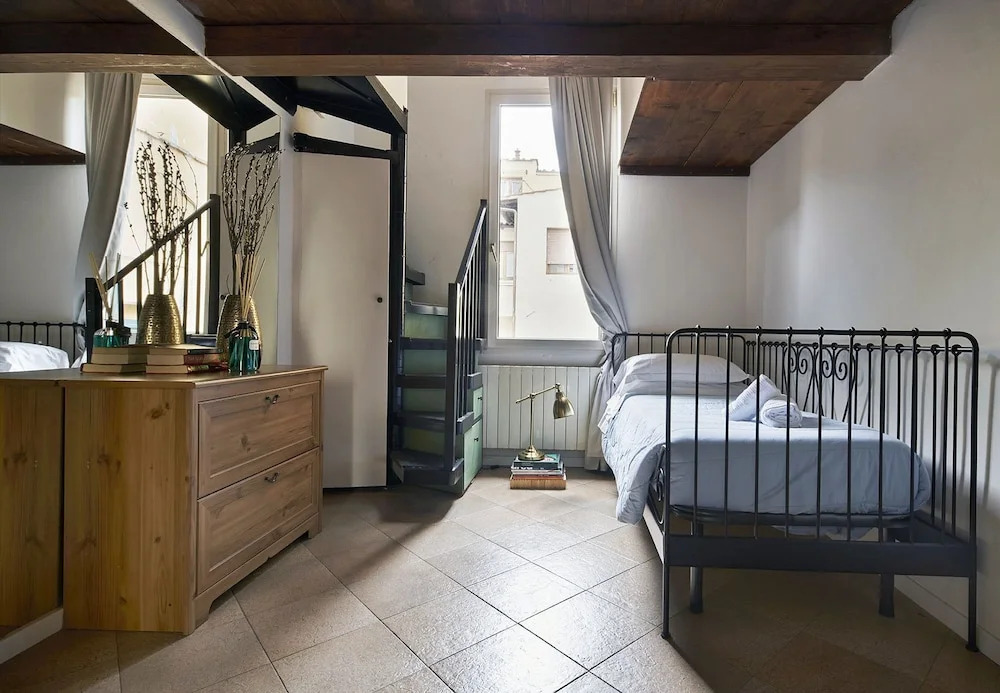 A Few Steps to The Duomo Majestic 5BD Apt