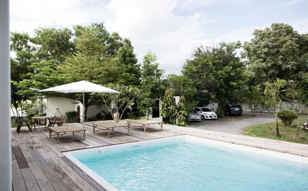 Arthit -Tara Lodge
