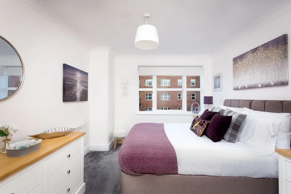 Absolute Stays At The Qube - Families Contractors, Free Wifi