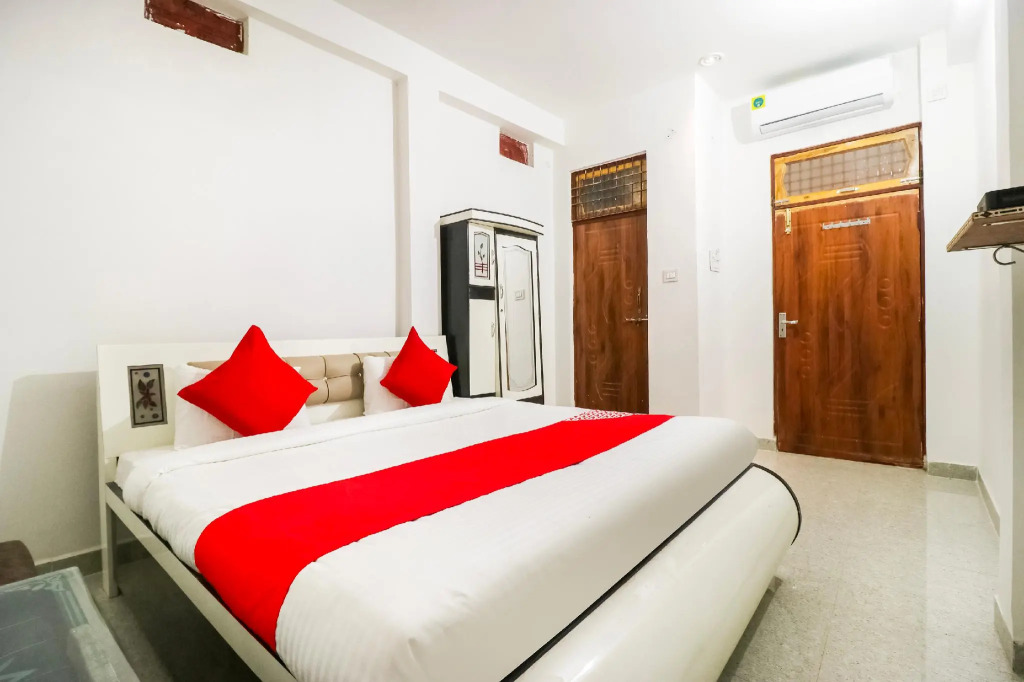 Hotel O by OYO Arpit Hotel Jhusi Railway Station