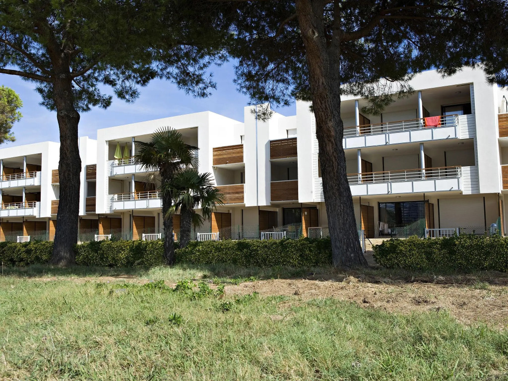 Nice apartment with dishwasher located on a marina
