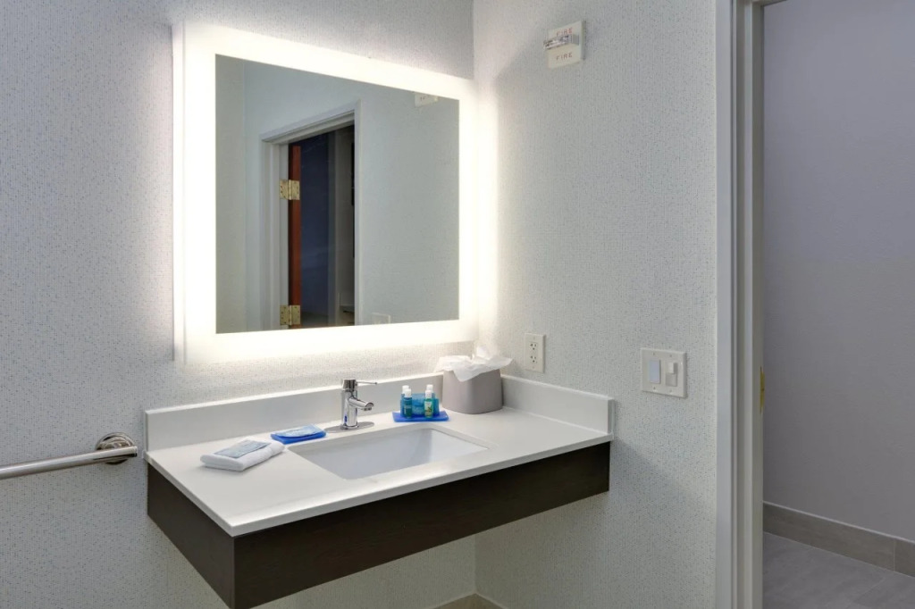 Holiday Inn Express & Suites Dallas - Duncanville by IHG