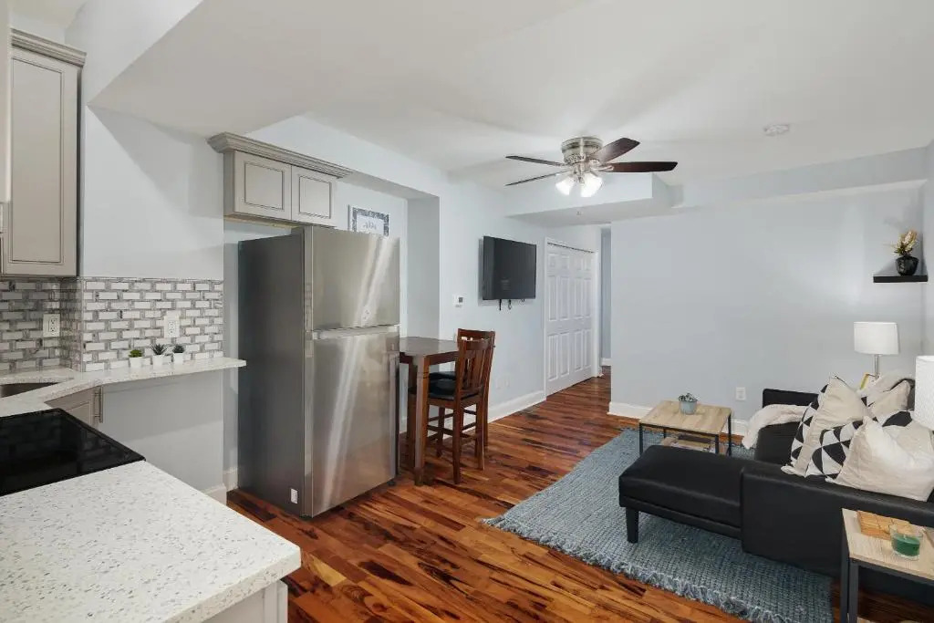 Modern 2br - Steps to Main St. & Parking Avail.