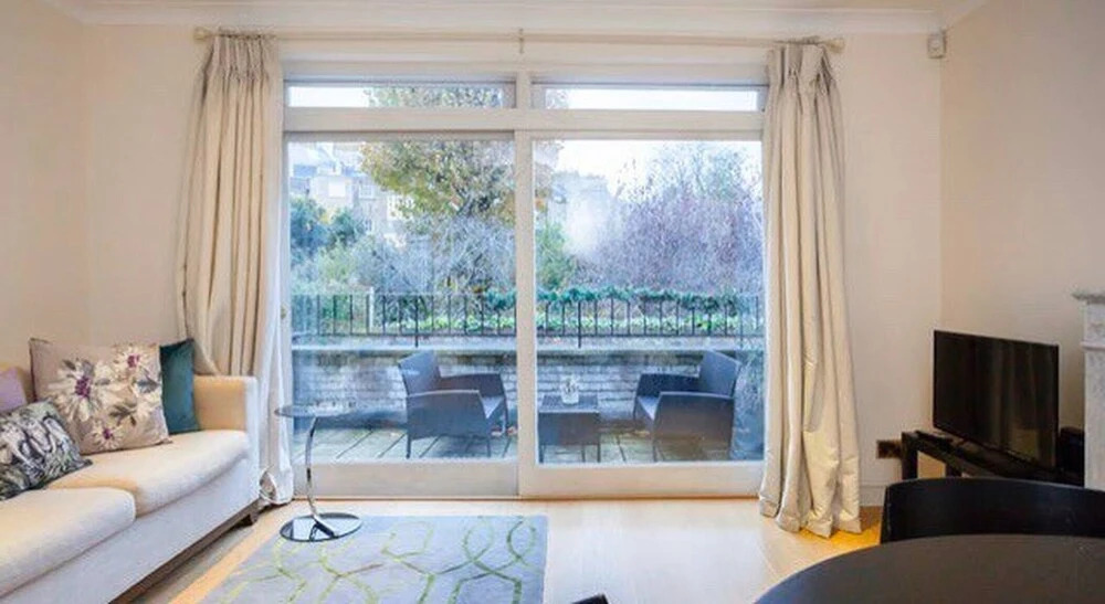 1 Bed Apartment With Balcony In Knightsbridge