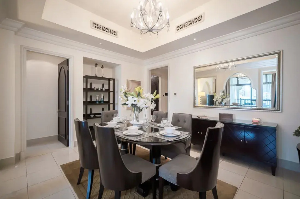 Glamorous Arabian flat with views to Burj Khalifa