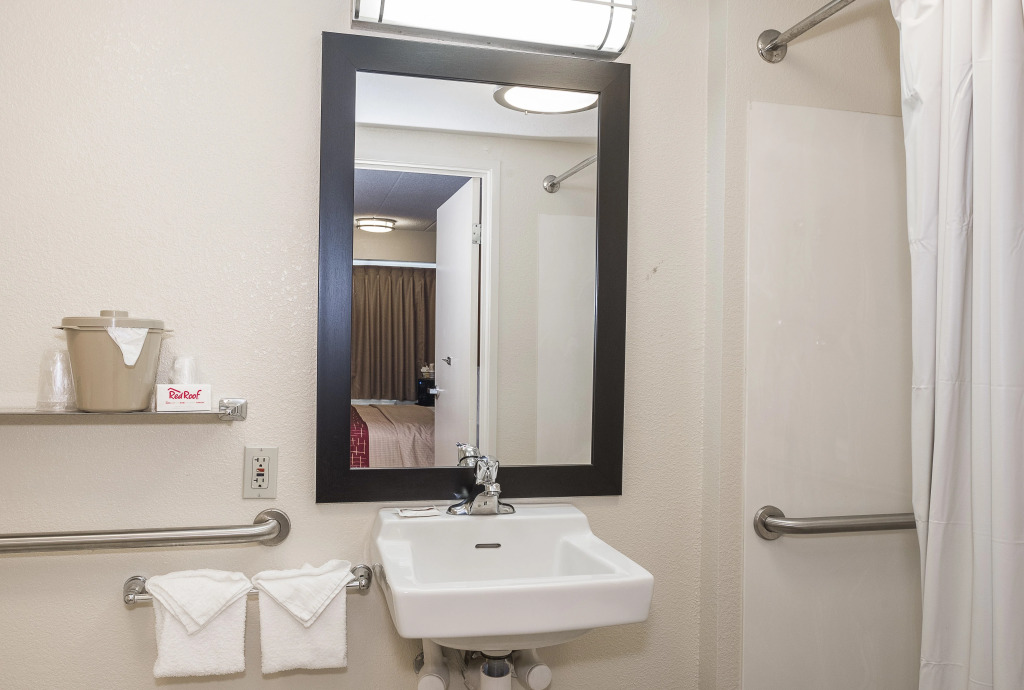 Red Roof Inn PLUS + Boston - Framingham