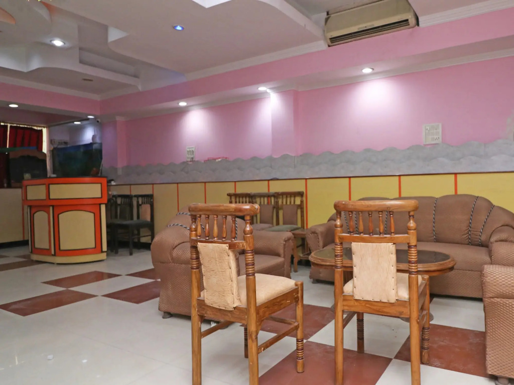 OYO 26906 Hotel Tarang