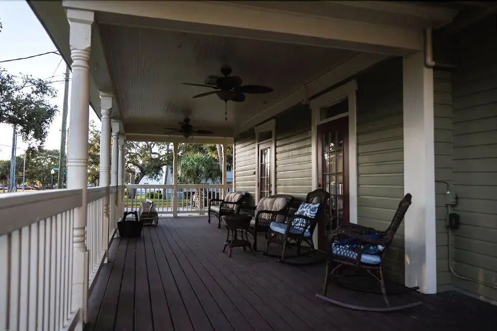 Live Oaks Inn
