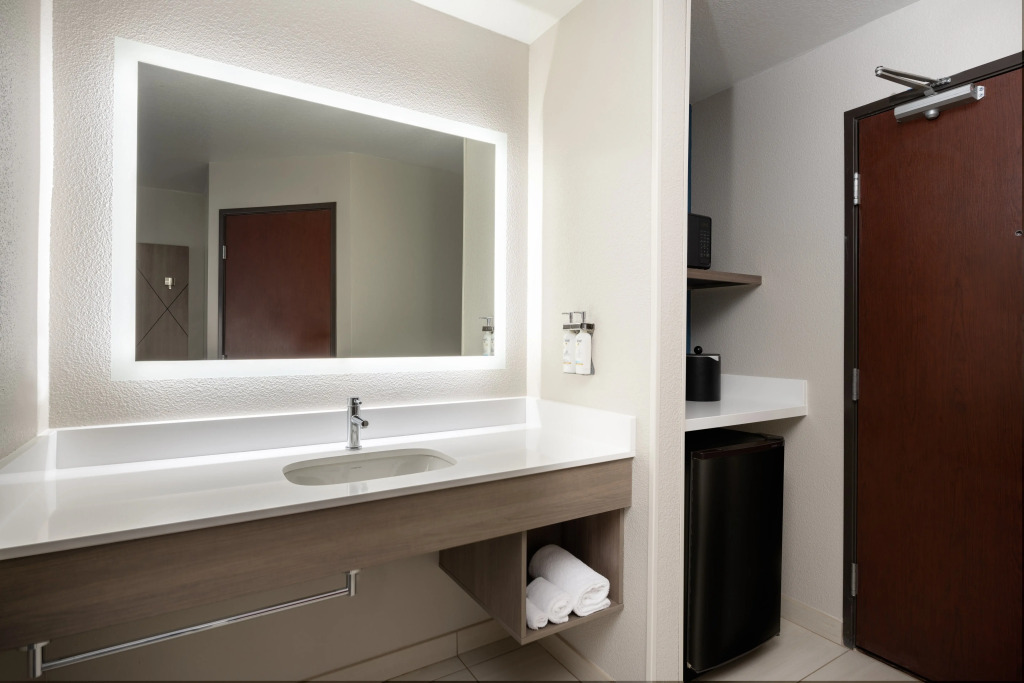 Holiday Inn Express Portland SE - Clackamas Area by IHG