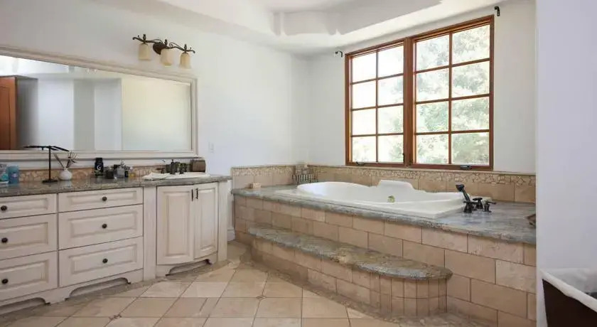 Encino 5 Bedroom House-Private Pool