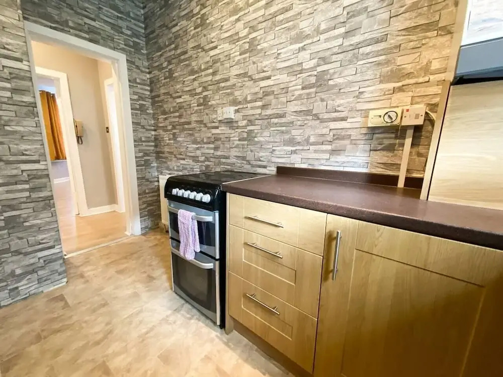 Striking & Elegant 2BR Flat - Free Street Parking
