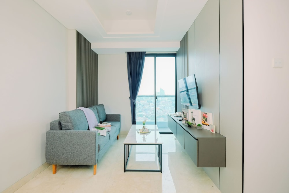 Spacious Grey 2Br At Capitol Suites Apartment