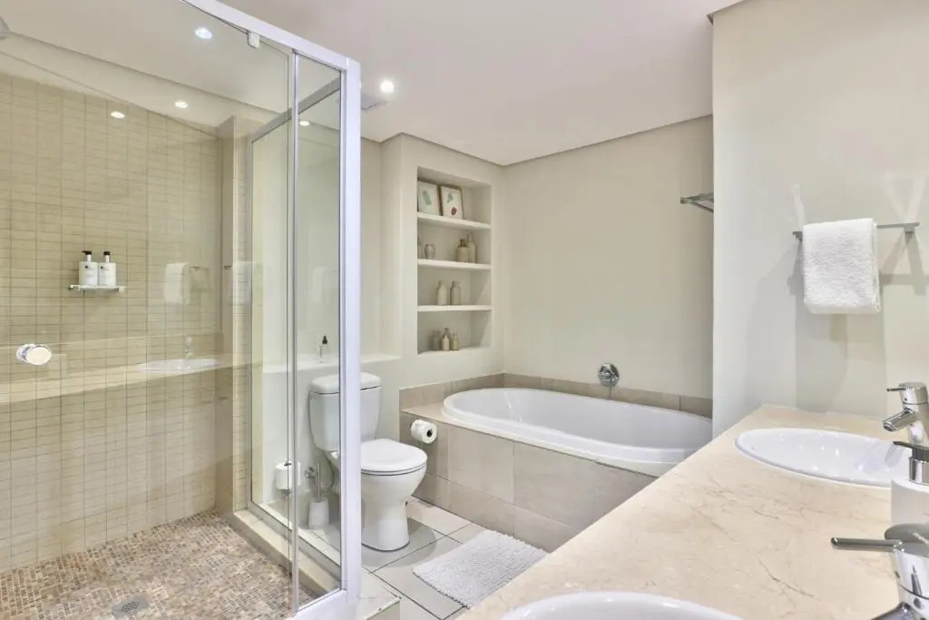Stylish, Modern Apartment With Breathtaking Views.