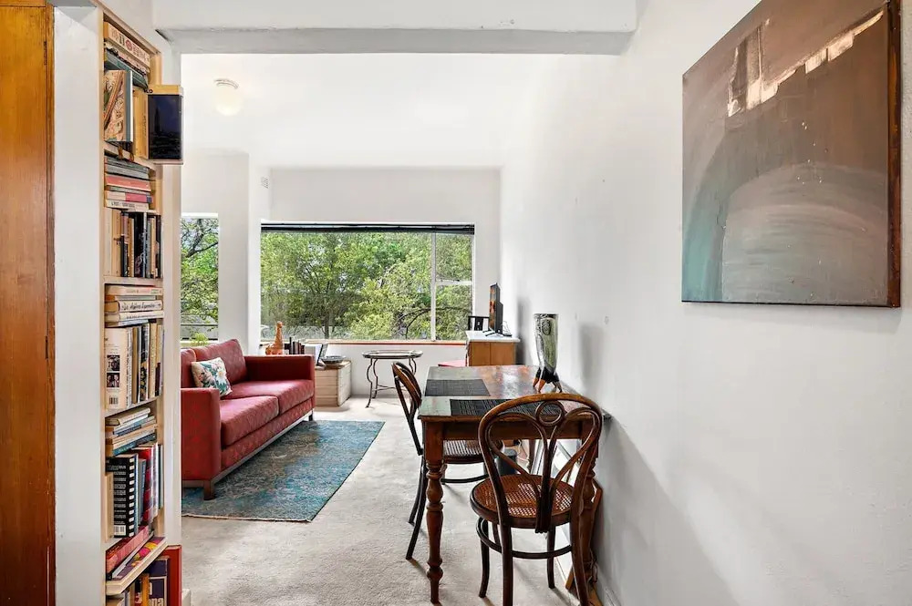 Sunny 1-bed With Parking Near Arts Precinct