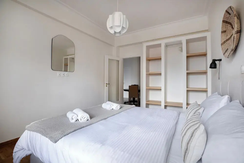 Attica - Captivating 2-Bedroom Apt & Balcony in Athens