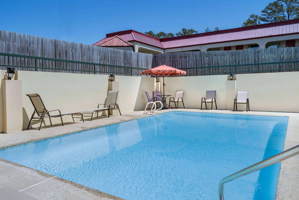 Days Inn by Wyndham Macon I-475