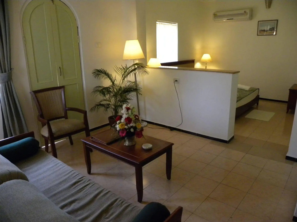 Colonia Santa Maria, A Club M Associate