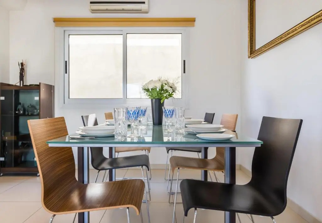 Silver Apartment 3